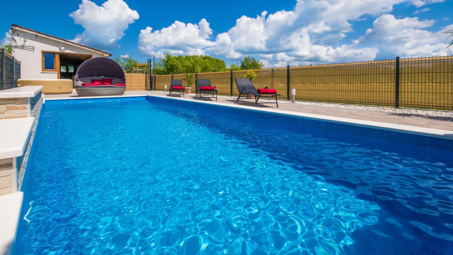Dom wakacyjny Villa Veronika, A Cozy And Charming Villa For Summer Holidays Lakoselci Chorwacja