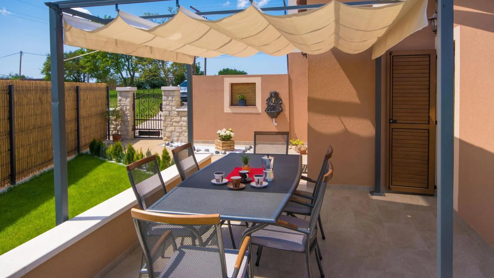 Villa Veronika, A Cozy And Charming Villa For Summer Holidays Lakoselci Croatia