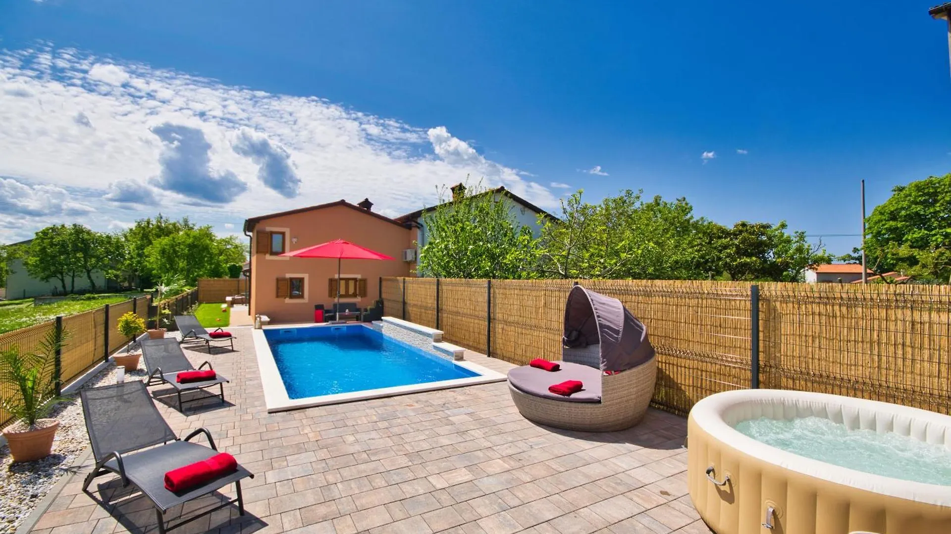 Villa Veronika, A Cozy And Charming Villa For Summer Holidays Lakoselci Dom wakacyjny